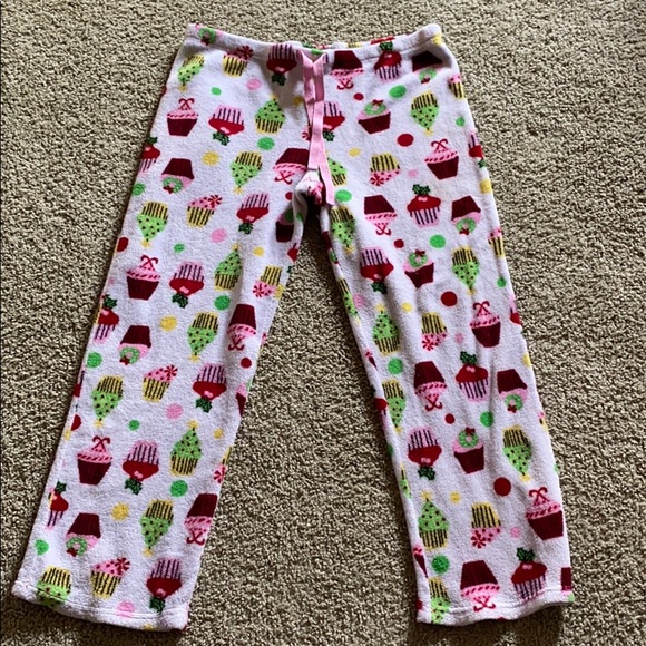 SIZE LARGE XMAS CUPCAKES PAJAMA PANTS -USED - Picture 2 of 4